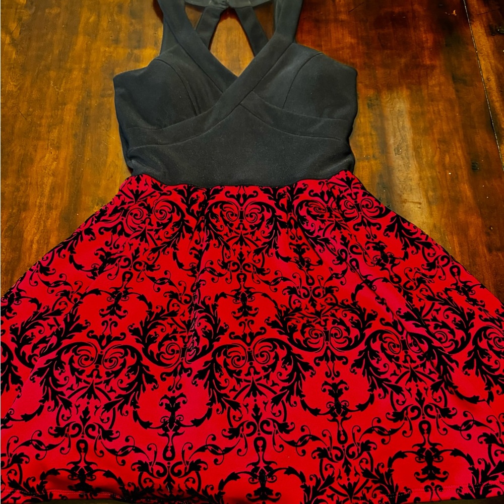 Girl’s fancy party dress. Beautiful tulle underlay. Worn once size 5